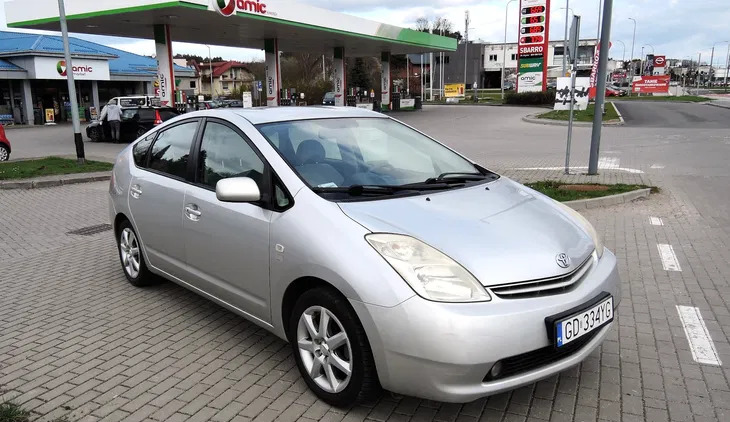 samochody osobowe Toyota Prius cena 15400 przebieg: 299999, rok produkcji 2004 z Gdynia